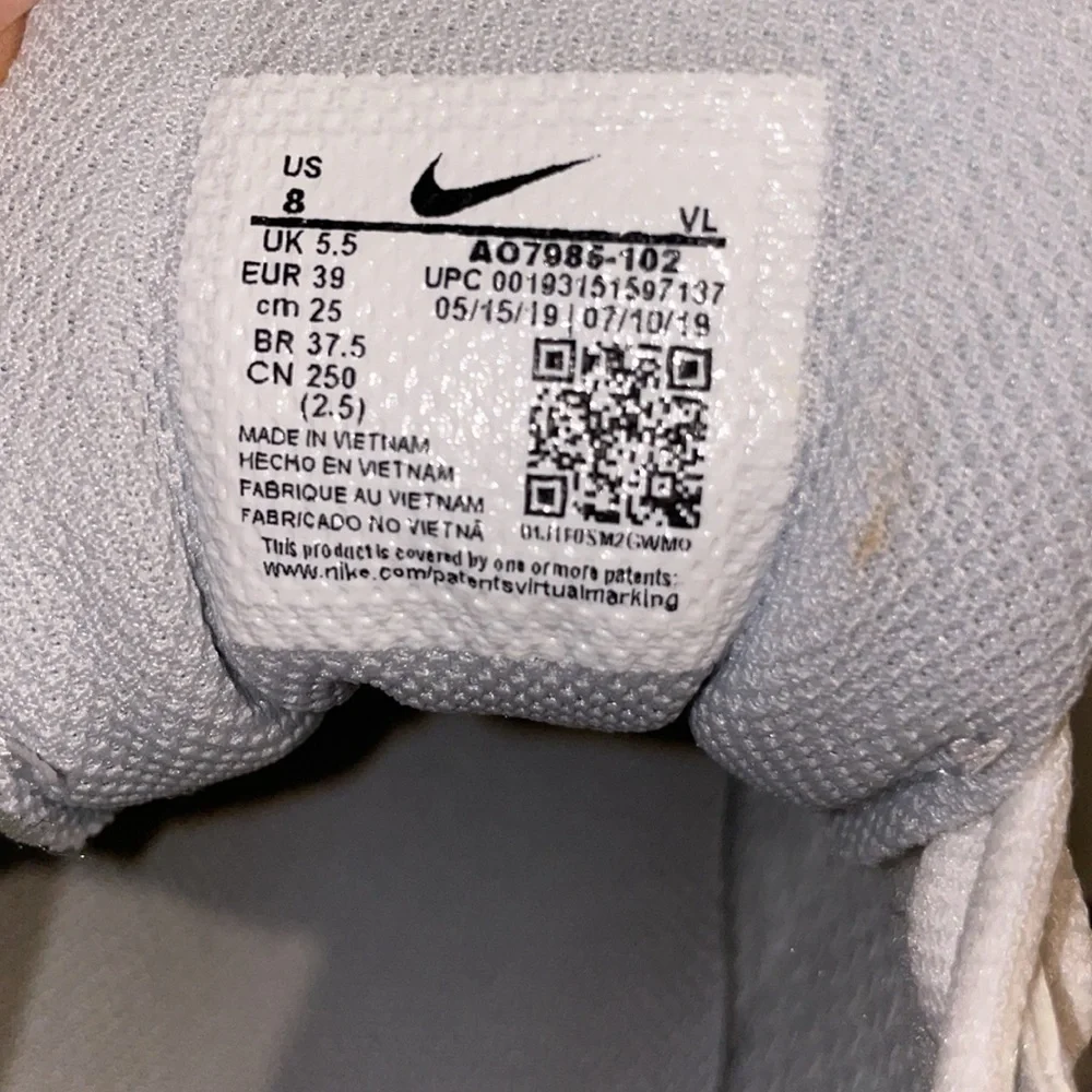 Nike Metal Cleats - Picture 9 of 11
